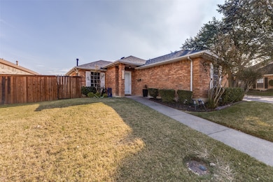 218 Streamside Dr, Desoto, TX 75115 - photo 2