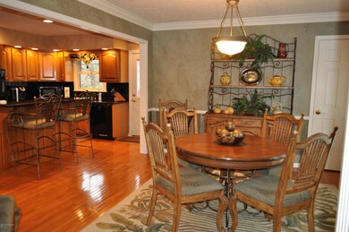 8523 Burlingame Rd, Louisville, KY 40219 - photo 5