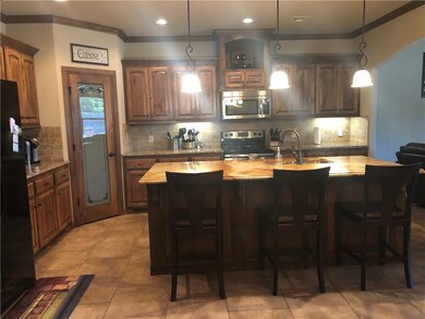 Kitchen has a breakfast bar & pantry.