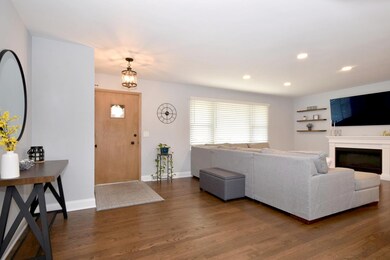 469 N Myrtle Ave, Elmhurst, IL 60126 - photo 5