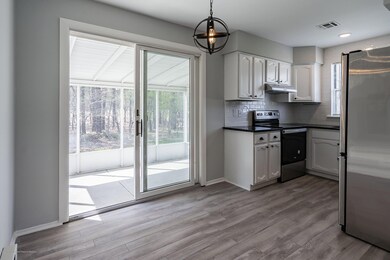 Dining to kitchen