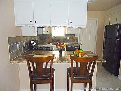 6116 S Madison Place unit A, Tulsa, OK 74136 - photo 2