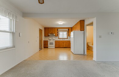 1424 Pulaski St, Lincoln, IL 62656 - photo 5