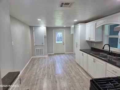 814 Howard St, Jennings, LA 70546 - photo 5