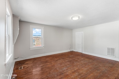 900 and a half Mulberry-1