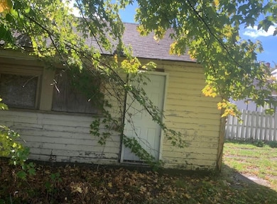 402 Broad St, Conneaut, OH 44030 - photo 6