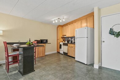 Crestwood Condominiums unit 33, Holliston, MA 01746 - photo 5