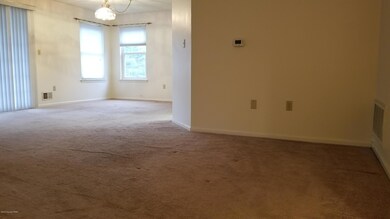 5 Village Cir unit 1202, Stroudsburg, PA 18360 - photo 5
