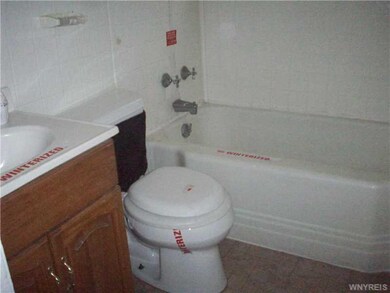 Bathroom. UNIT 1