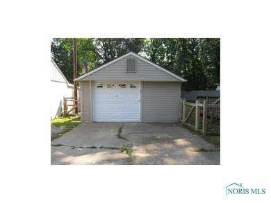 Detached Garage.