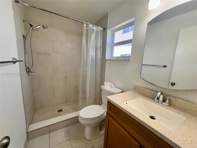 1824 Monroe St unit 4, Hollywood, FL 33020 - photo 4