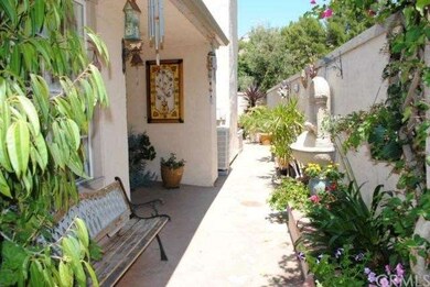 Large side yard with privacy gate