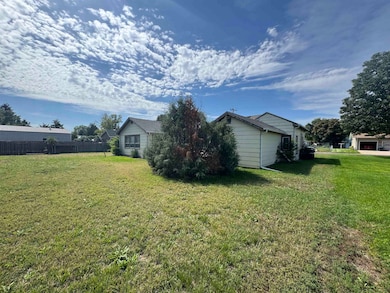 621 Fern St, Sutherland, NE 69165 - photo 3