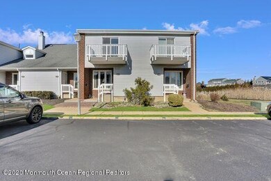 25 Meadow AVe-Front1