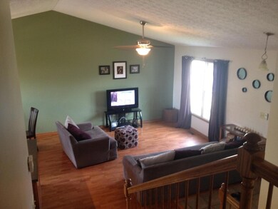 4498 Nickerson-LR1