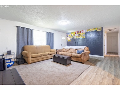 1009 13th St, La Grande, OR 97850 - photo 2