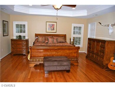 Master Bedroom - Large Master Suite with Sitting R