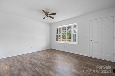 303 Cedarwood Dr, Shelby, NC 28152 - photo 3