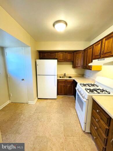 5914 Mayflower Ct, Alexandria, VA 22312 - photo 3