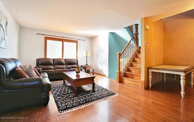 (7) LIVING ROOM