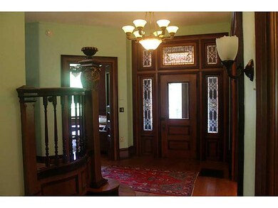 Entry/Foyer.