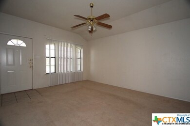 Living Room / Entry