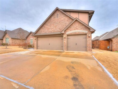 1004 Lindsey Ln, Moore, OK 73160 - photo 3
