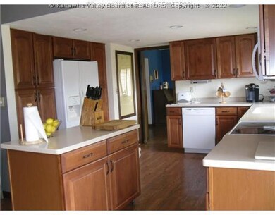 1520 Pinewood Park, Dunbar, WV 25064 - photo 7