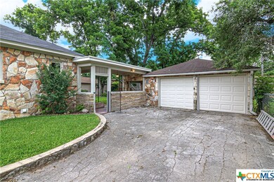 807 Bismark St, Seguin, TX 78155 - photo 4