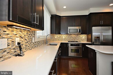 816 Snowden Hallowell Way, Alexandria, VA 22314 - photo 4