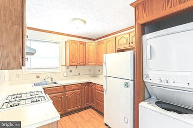 210 Hollywood Ct, Glen Burnie, MD 21060 - photo 5