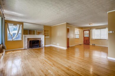 Living room 3
