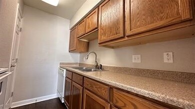 7315 Brompton St unit 312B, Houston, TX 77025 - photo 4