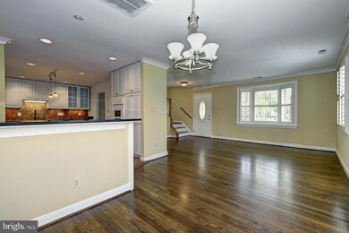 2212 Boxwood Dr, Falls Church, VA 22043 - photo 7