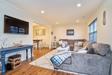 03_128MedinahCt_2010_LivingRoom_HiRes