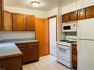 1802 Rockefeller Rd, Wickliffe, OH 44092 - photo 3