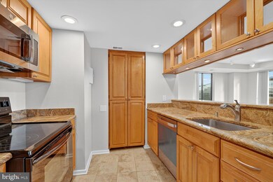 3 Washington Cir NW unit 905, Washington, DC 20037 - photo 7