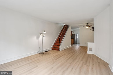 1547 S Myrtlewood St, Philadelphia, PA 19146 - photo 4