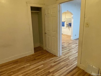 2939 Dearing St, HamtraMcK, MI 48212 - photo 4