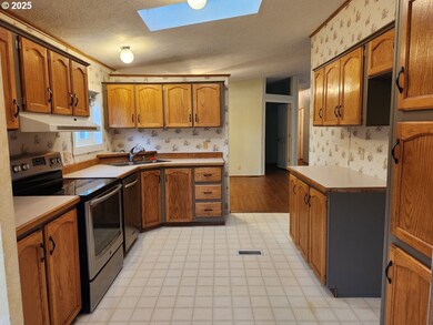 36451 S Sawtell Rd unit 16, Molalla, OR 97038 - photo 4