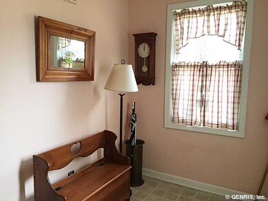 Foyer. Nice Entry Foyer!