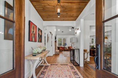 2494 Harristown foyer