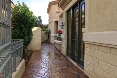 FrontEntryWalkway_2913