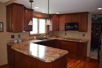 2072 Vista Cir NW, Cedar Rapids, IA 52405 - photo 7