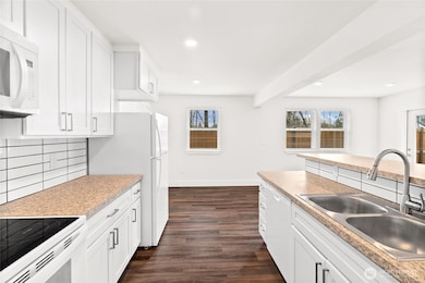 All kitchen appliances  are included with the home and are  ENERGY STAR® rated!