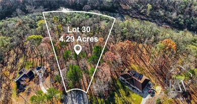 Birds eye view of property featuring a forest view