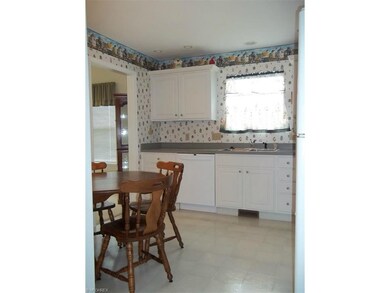 EAT-IN KITCHEN