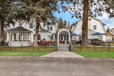 708 NW Riverside Blvd, Bend, OR 97701 - photo 4