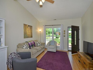 125 Wicklow Dr, Asheville, NC 28806 - photo 5