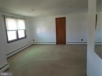 2918 Vermont Ave unit B UPPER, Halethorpe, MD 21227 - photo 3